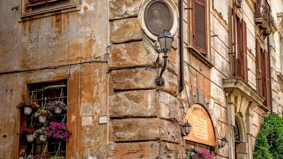 Campo de' Fiori dopo il mercato: come organizzare una passeggiata nel rione senza cercare le bancarelle