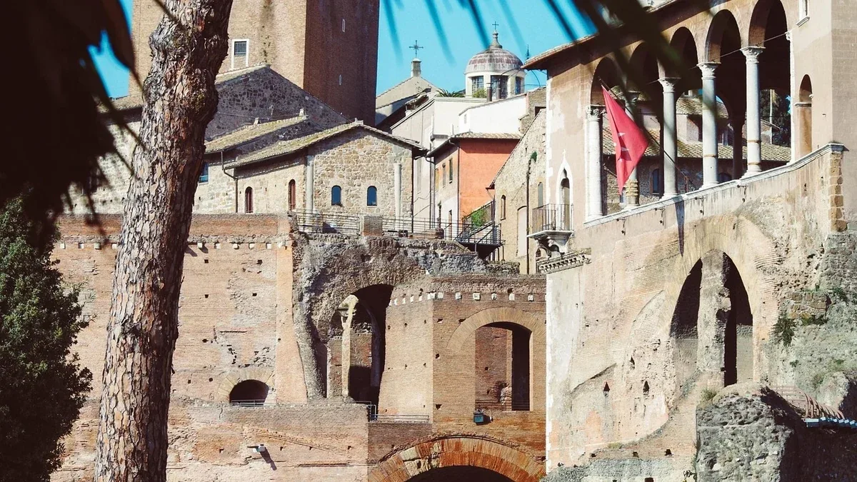 Trastevere a piedi: un percorso breve da piazza Santa Maria a piazza San Cosimato